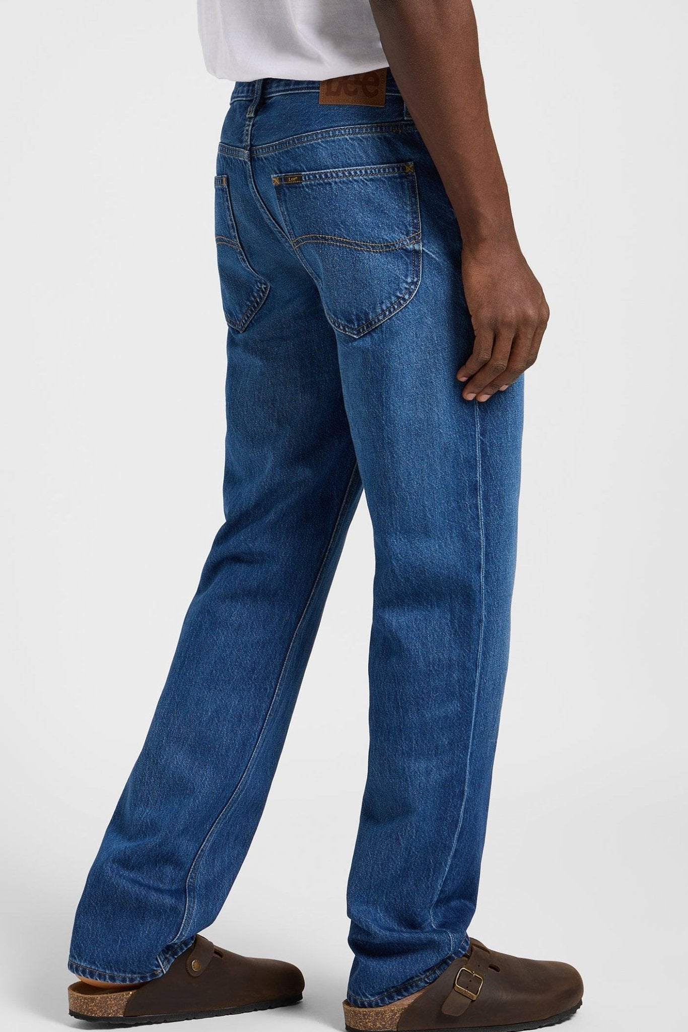 LEE - West - Flirt Alert - BACKYARD