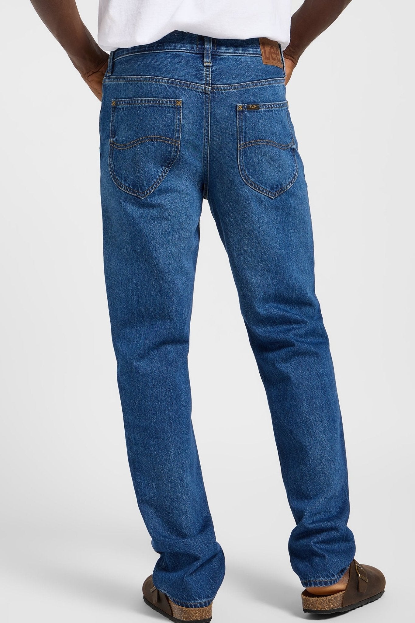 LEE - West - Flirt Alert - BACKYARD