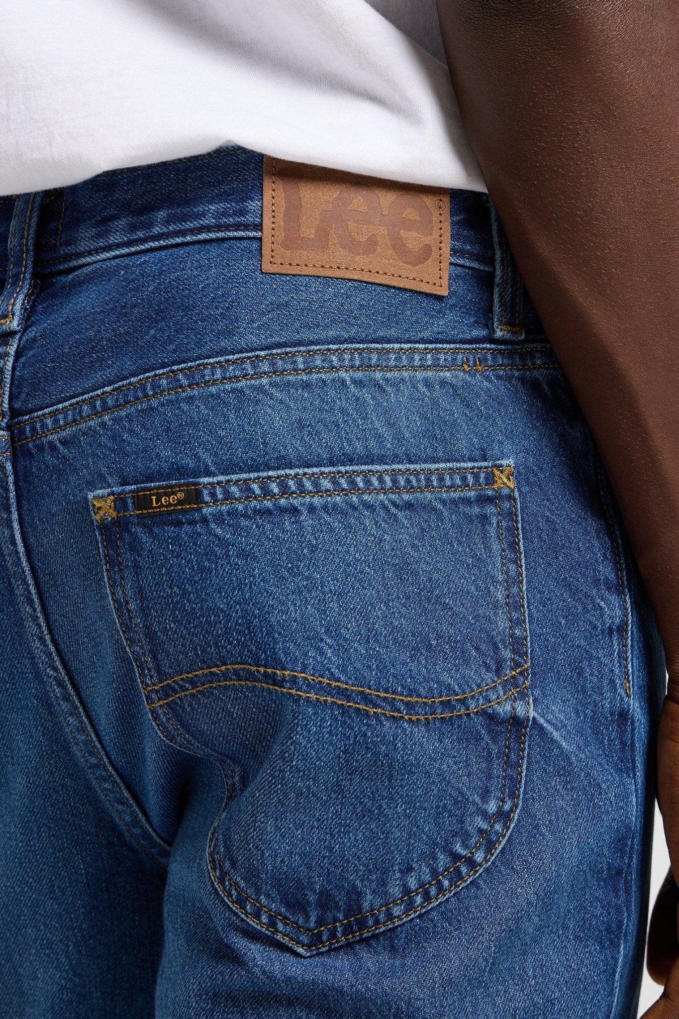 LEE - West - Flirt Alert - BACKYARD