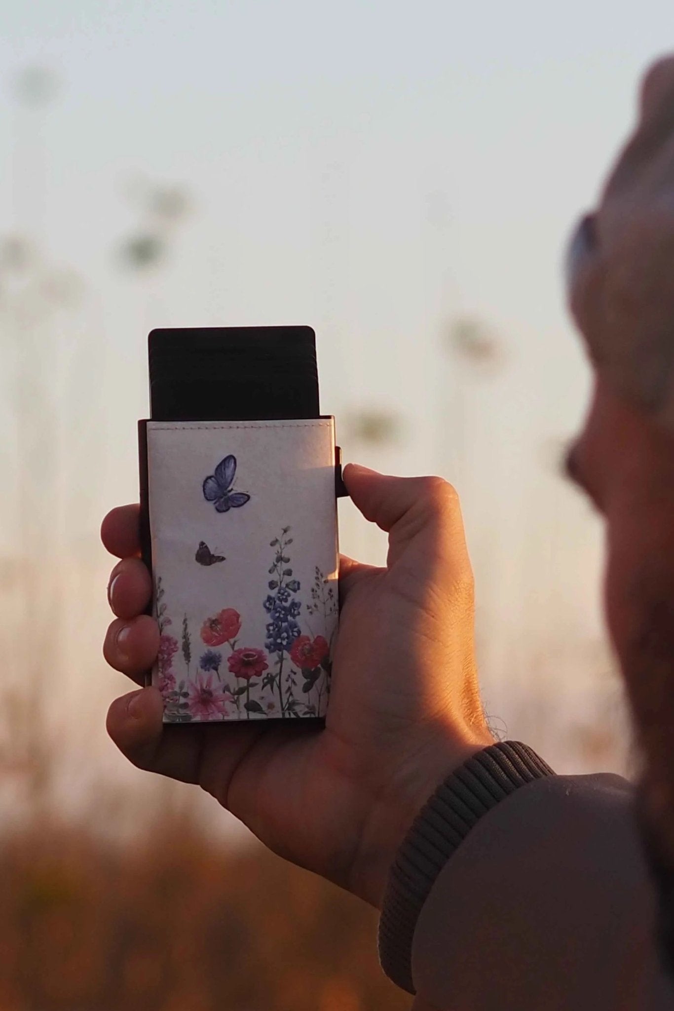 PAPRCUTS - RFID Alu Kartenetui - Blumenwiese - BACKYARD