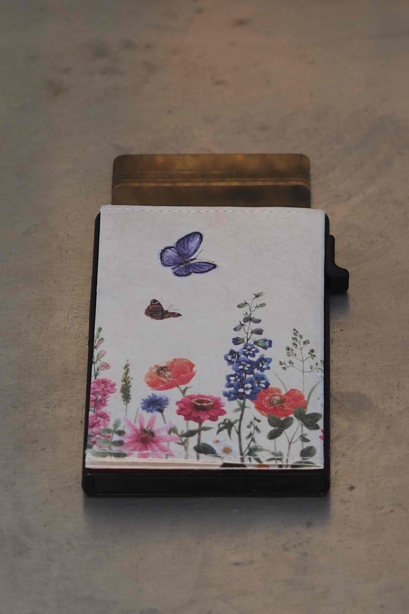 PAPRCUTS - RFID Alu Kartenetui - Blumenwiese - BACKYARD