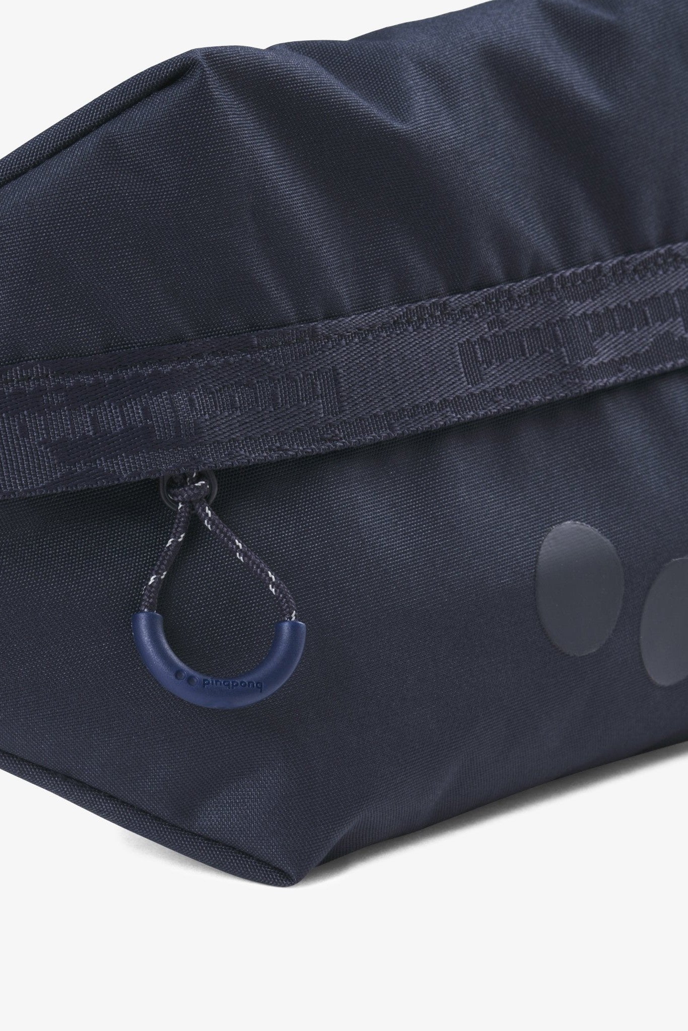PINQPONQ - Brik Hipbag - Fjord Navy - BACKYARD