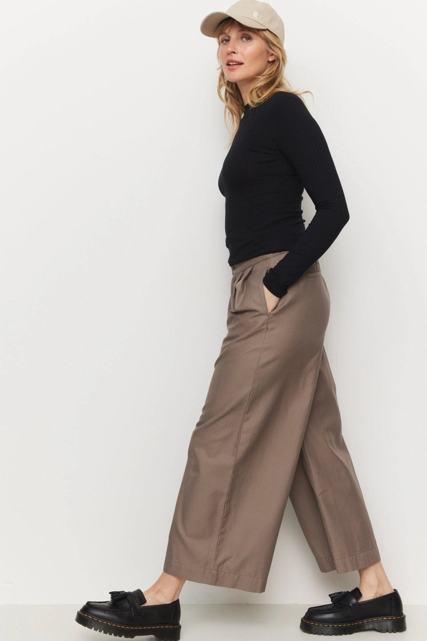 RECOLUTION-Ambrosia-Vintage Brown-BACKYARD