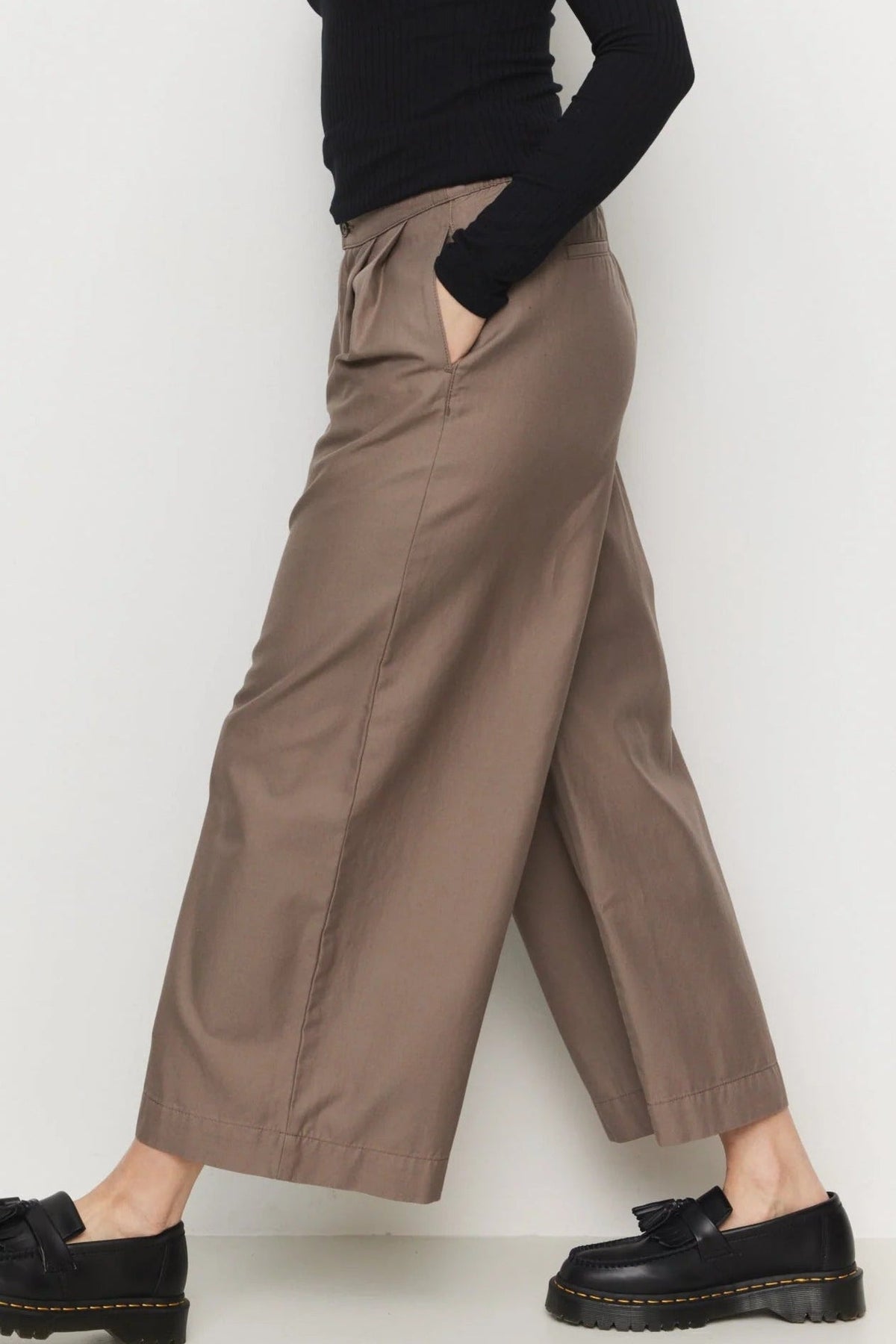 RECOLUTION-Ambrosia-Vintage Brown-BACKYARD