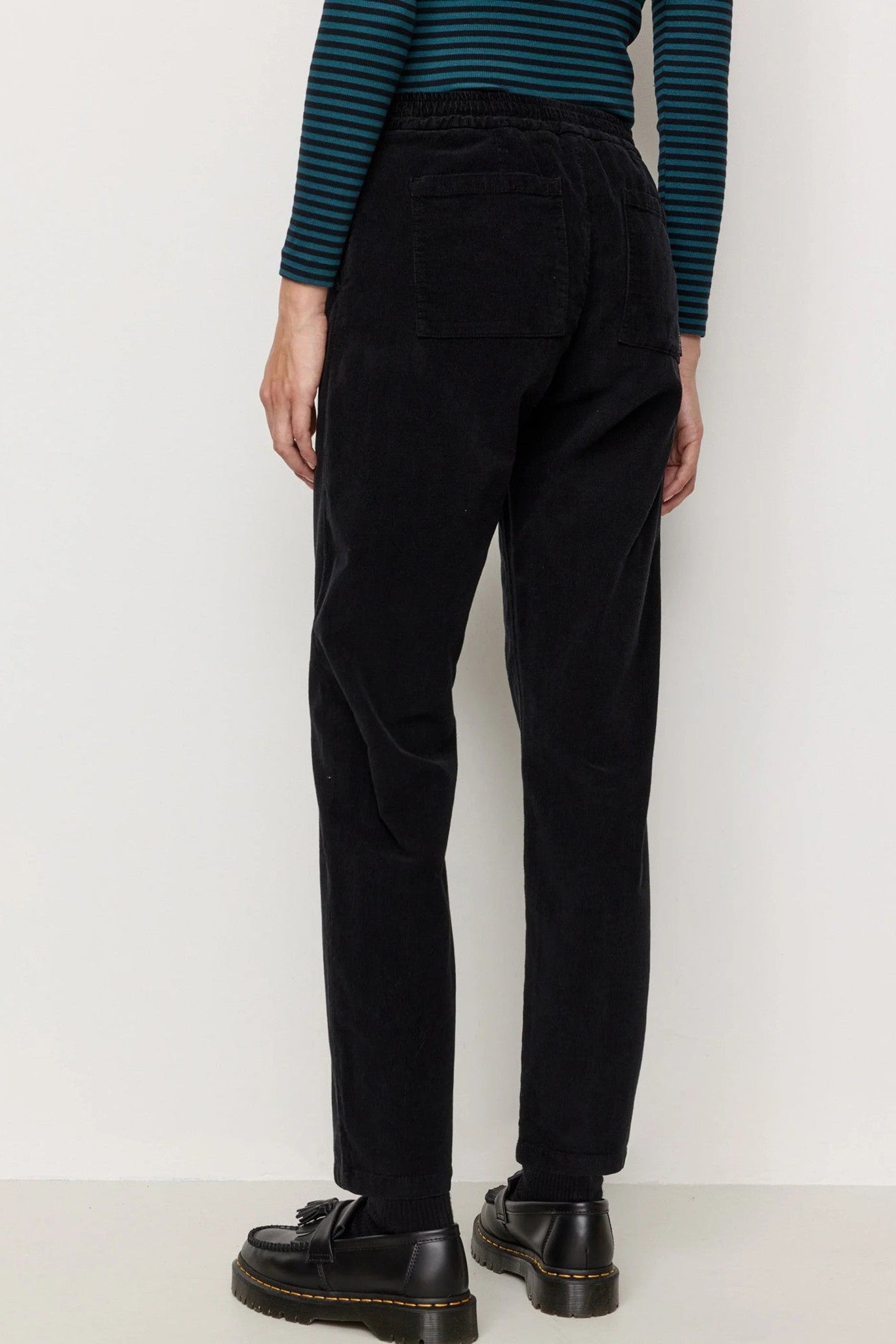 RECOLUTION - Calluna - Black - BACKYARD