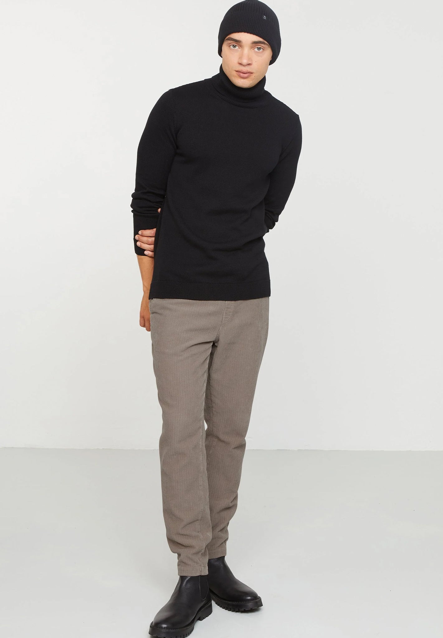 RECOLUTION - Cas - Hazel Brown - BACKYARD