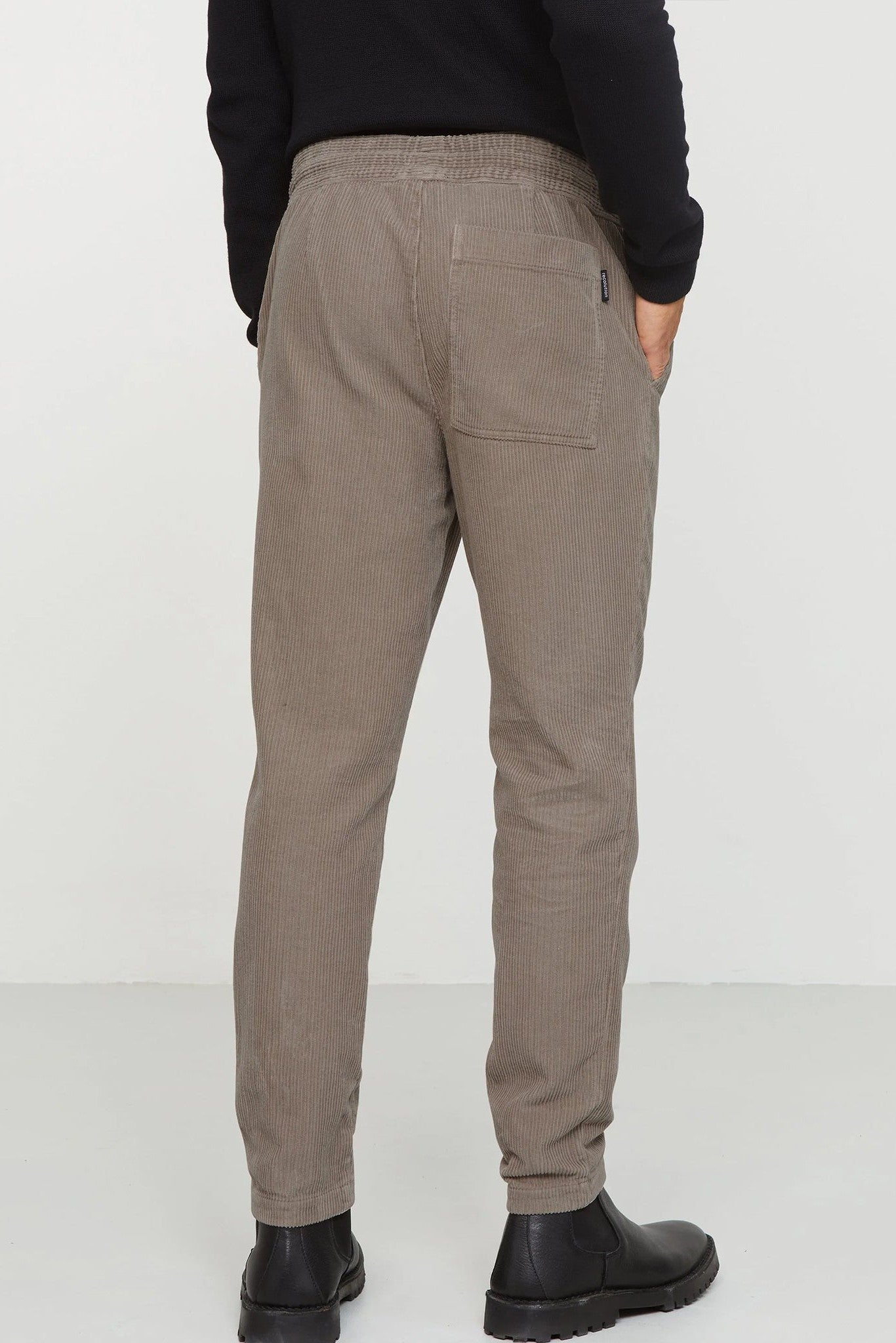 RECOLUTION - Cas - Hazel Brown - BACKYARD