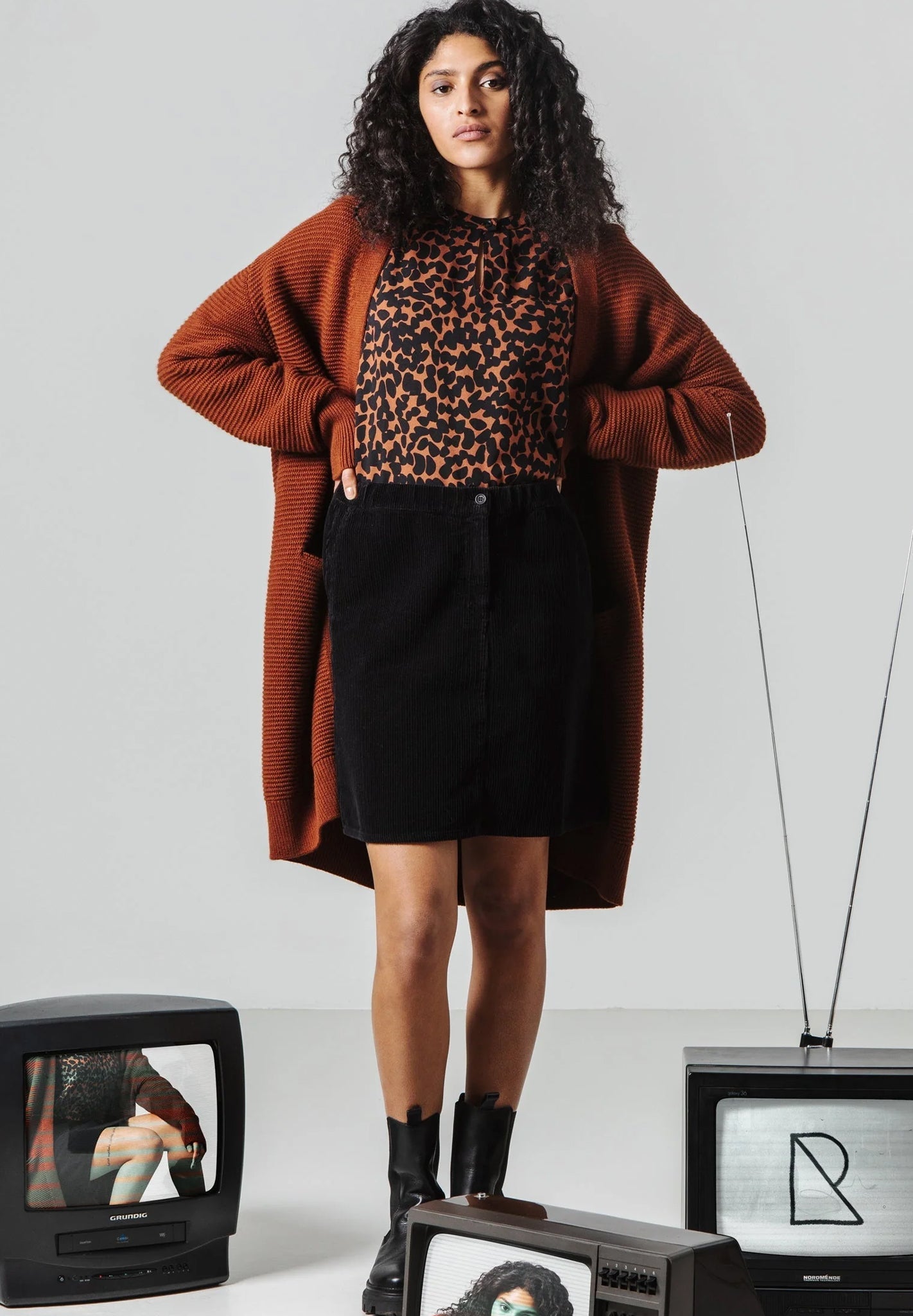 RECOLUTION - Wisteria - Black - BACKYARD