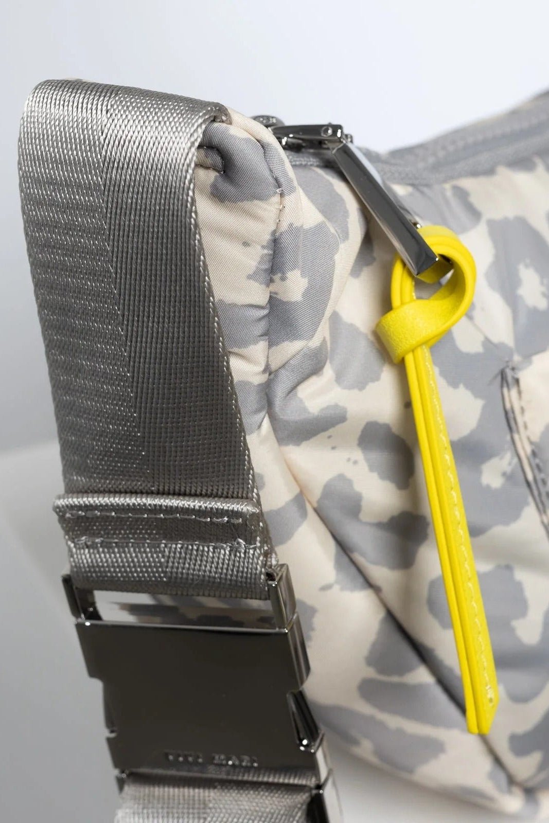 VIVI MARI-Padded Hip Bag Medium-Leo Splashes Grey Sand-BACKYARD