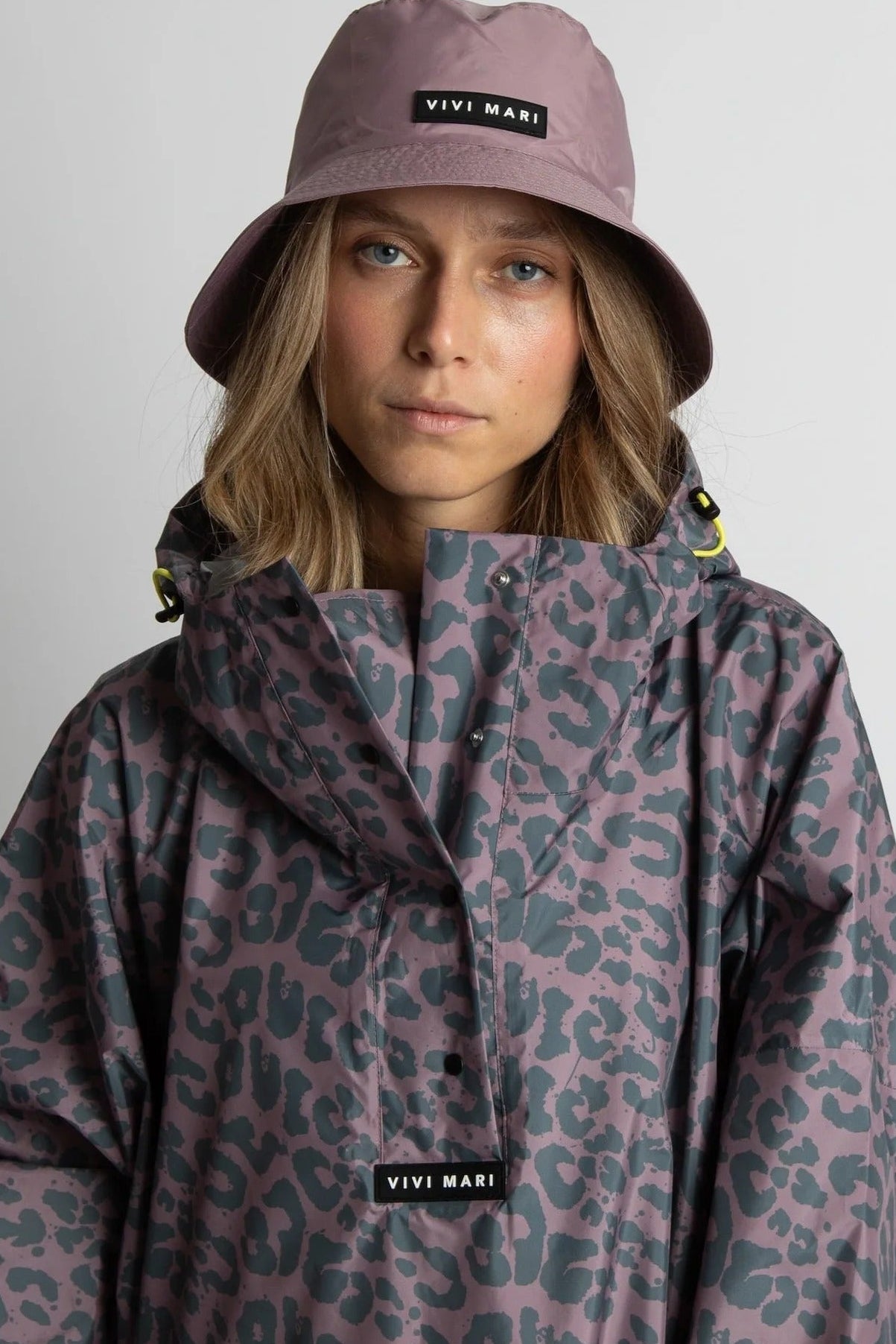 VIVI MARI-Raincoat Leo Splashes-Dark Grey Ash Plum-BACKYARD