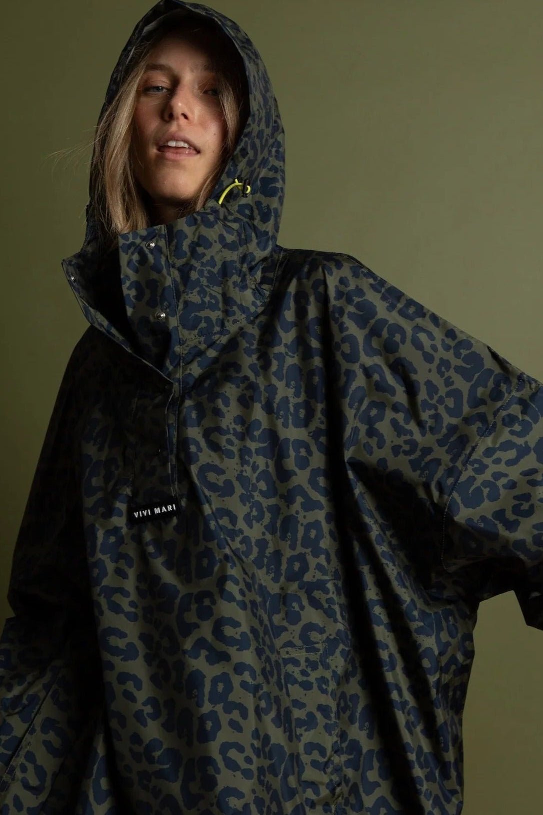 VIVI MARI-Raincoat Leo Splashes-Navy Olive-BACKYARD