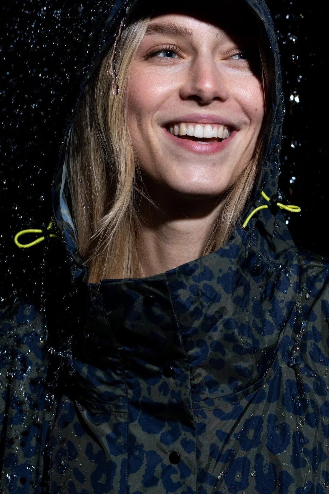 VIVI MARI-Raincoat Leo Splashes-Navy Olive-BACKYARD