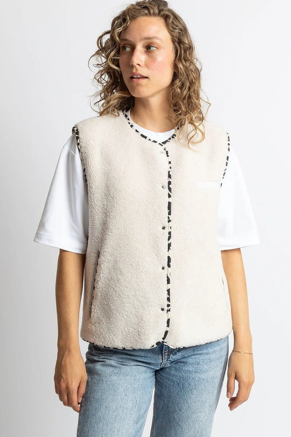 VIVI MARI-Teddy Fleece Vest-Sand-BACKYARD