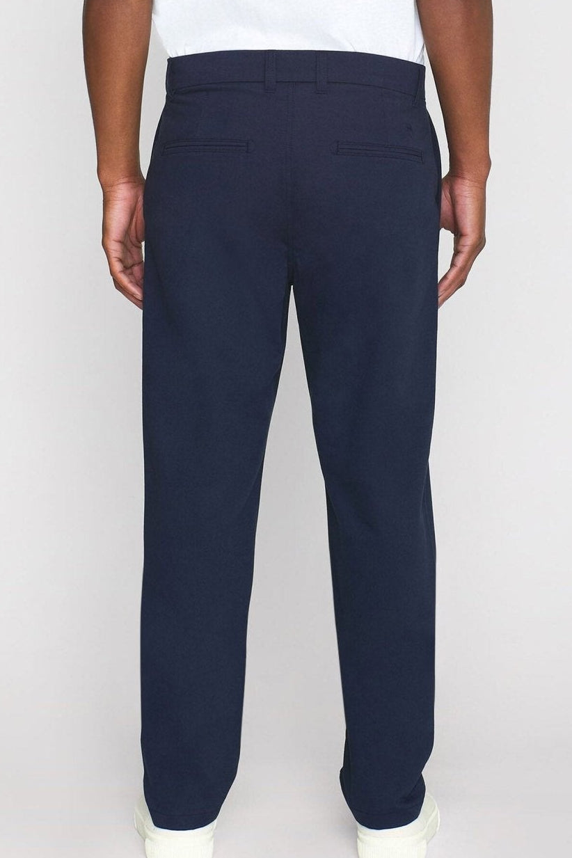 KNOWLEDGE COTTON - Chuck Regular Chino Twill Pants - Total Eclipse - BACKYARD