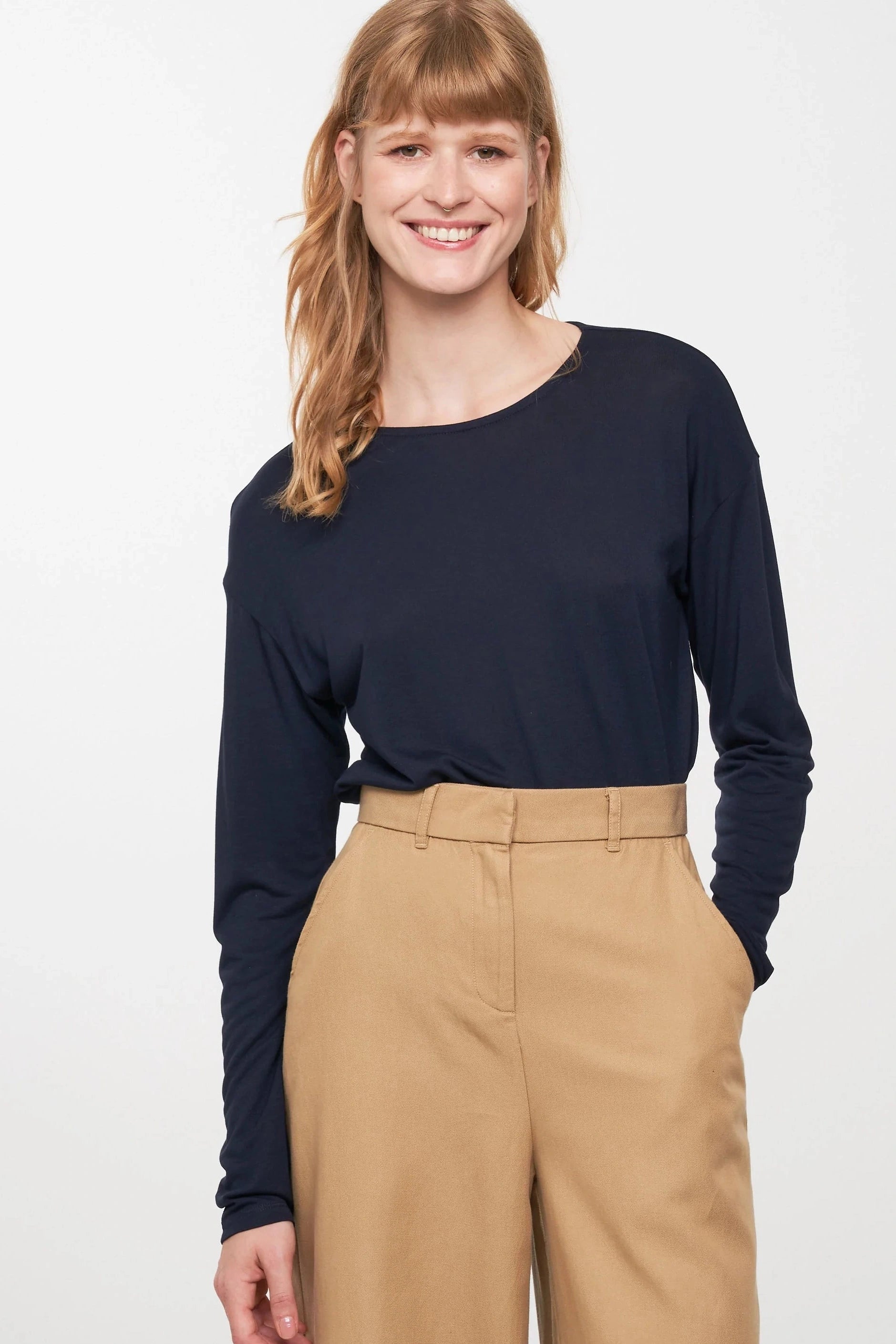 RECOLUTION - Fuchsia - Dark Navy - BACKYARD